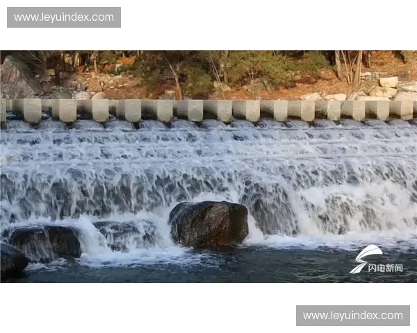 现场制作采用轻量化采集设备，增强机动拍摄灵活性